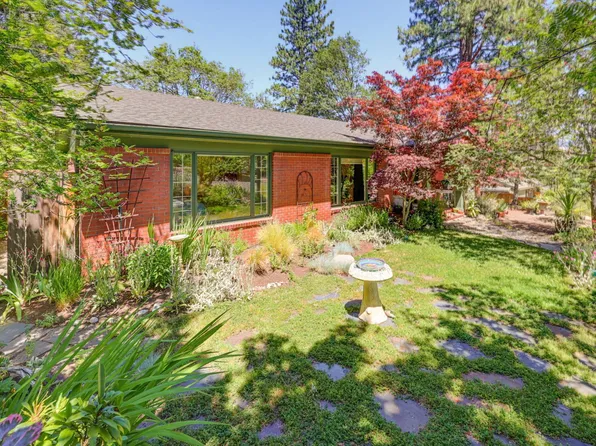 1365 Ponderosa Dr, Ashland, OR 97520