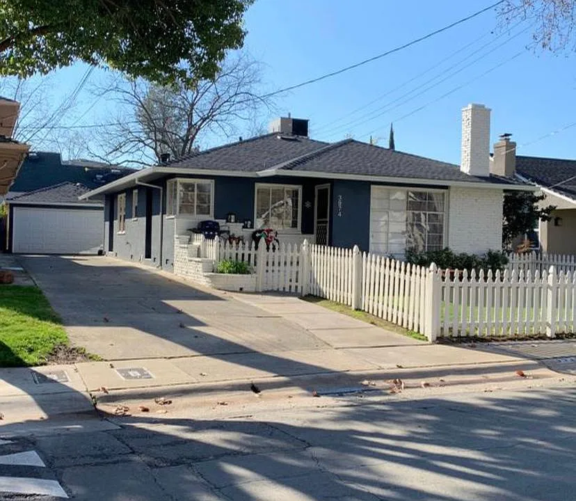 Front Unit with Private Front Yard