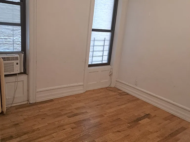 3694 Broadway #4B — Photo 1
