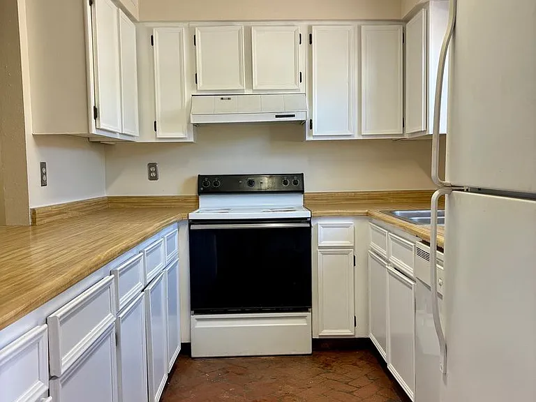 604 Arno Street NE — Photo 4