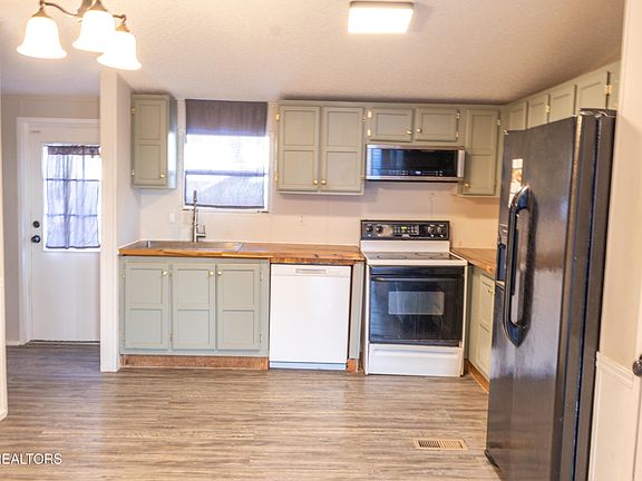 4th image of 4217 Skyline Dr