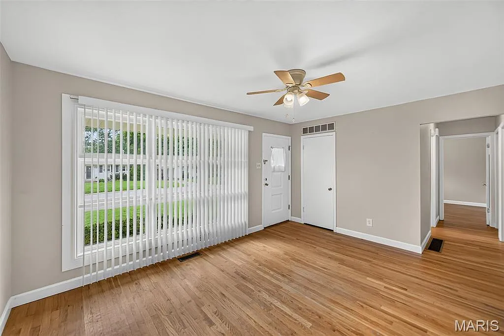 3 bed, 1292 sqft, $1,900 — Photo 4