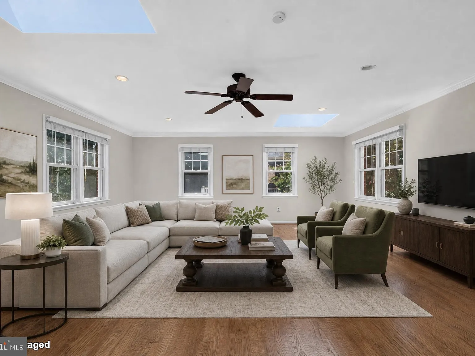 5 bed, 3.0 bath, 3022 sqft, $5,000 — Photo 4