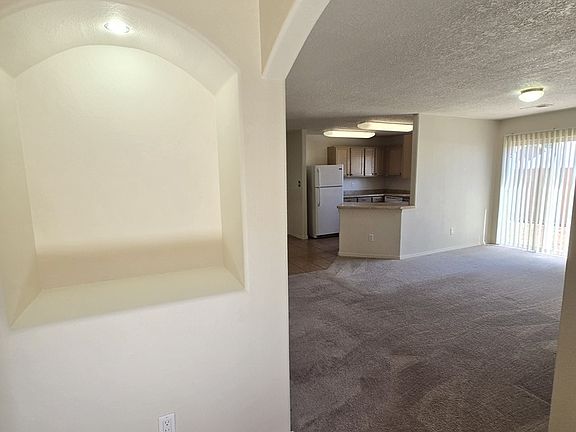 3rd image of 740 Mesa Del Rio St NW
