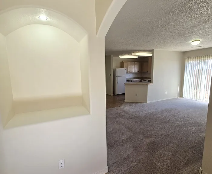 740 Mesa Del Rio St NW — Photo 3