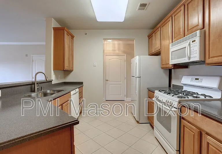 5801 Clipper Ln #404 — Photo 10