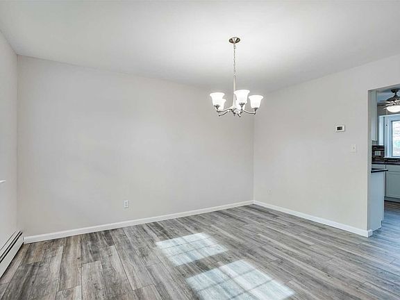 5th image of 42 Summercress Ln