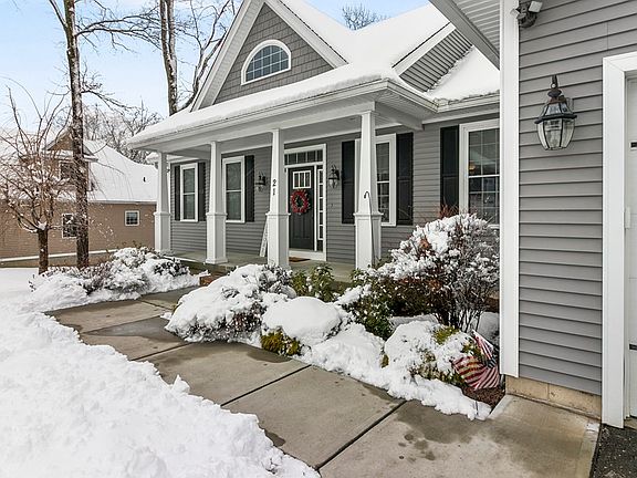 3rd image of 21 Dogwood Dr