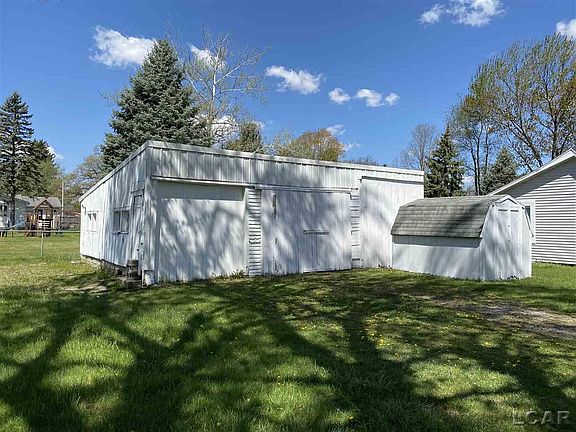 4th image of 319 Burley St