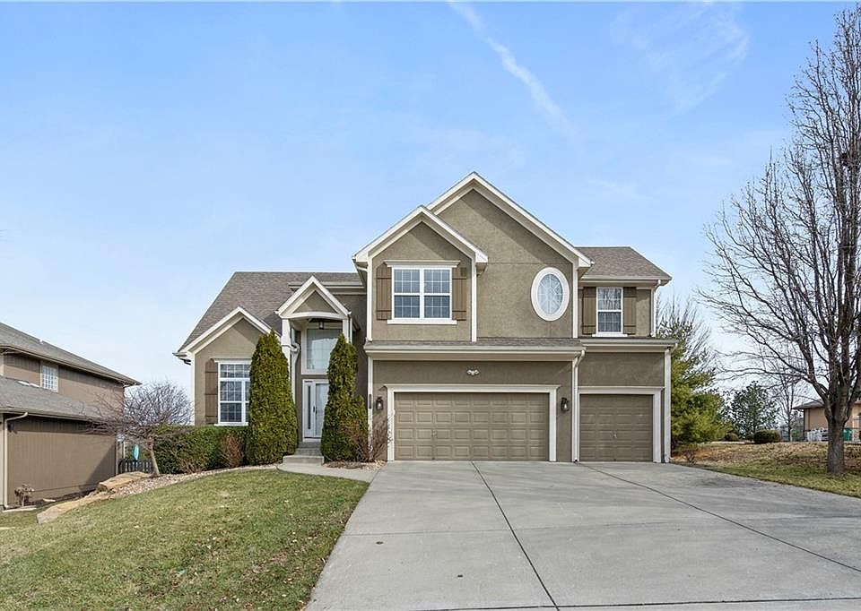1st image of 1013 SW Fiord Dr