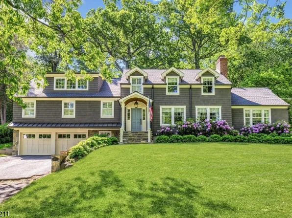 16 Sweetbriar Rd, Summit City, NJ 07901