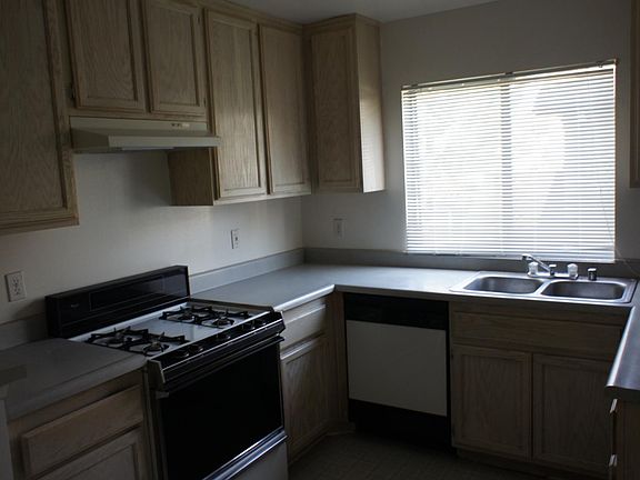 2nd image of 408 S Clementine St APT 201