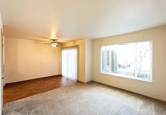 Jefferson Place Apartments — Photo 24