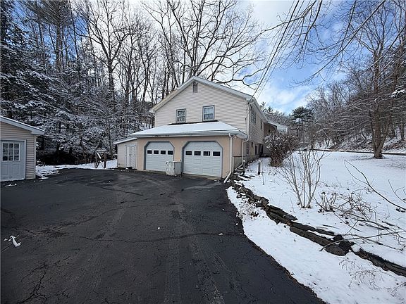 2nd image of 10 Weaver Creek Rd