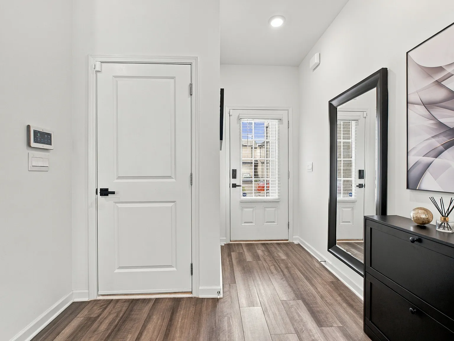 3 bed, 2.5 bath, 1579 sqft, $2,500 — Photo 3