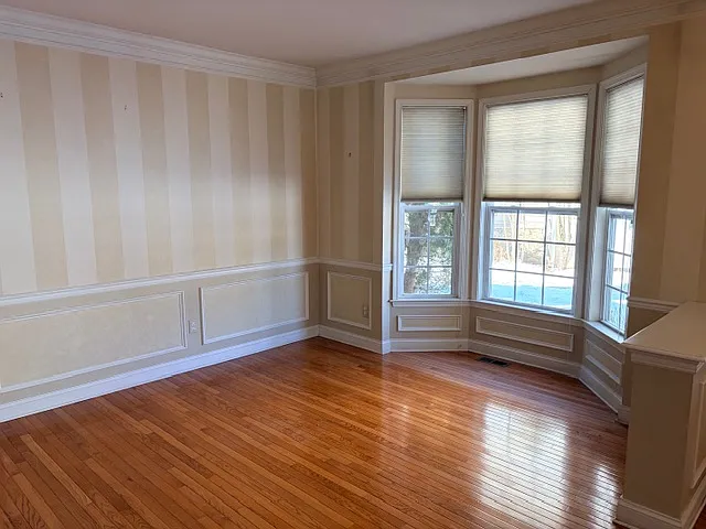 4 bed, 2.5 bath, 2540 sqft, $4,500 — Photo 4