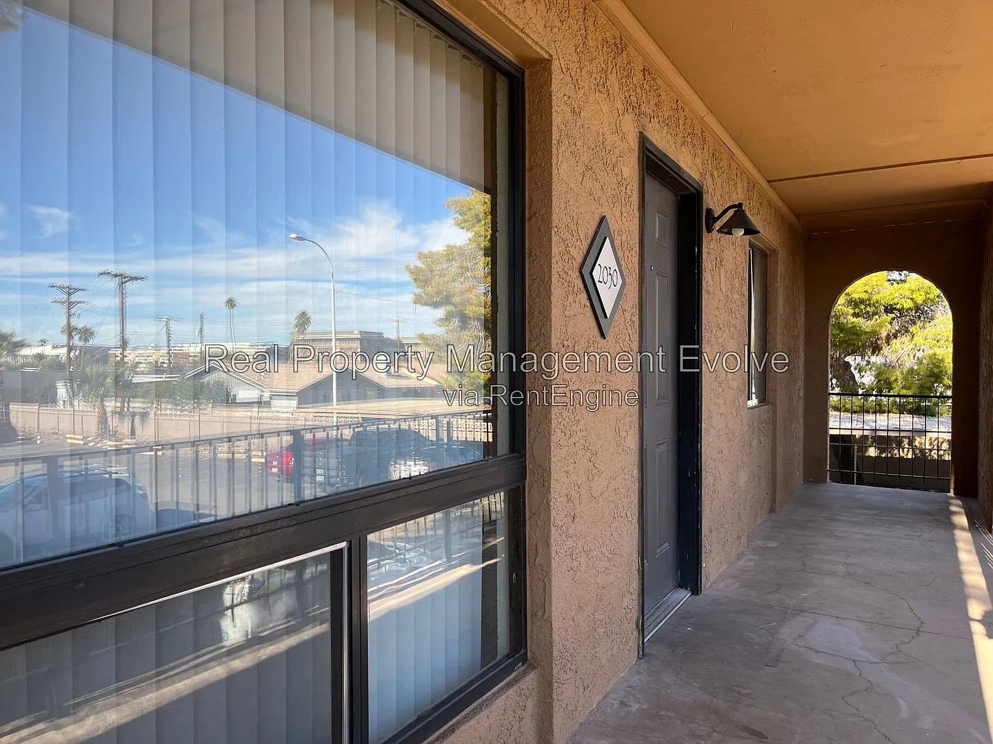 2 bed, 2.0 bath, 829 sqft, $1,325 — Photo 2