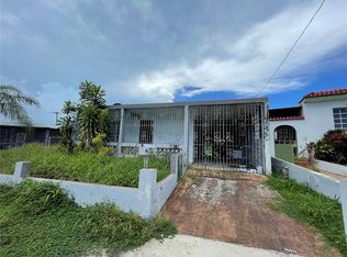 15 Nq Calle Fenix, Bayamon, PR 00956