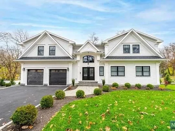 3 Foster Ct, Midland Park, NJ 07432