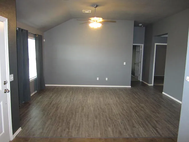 3 bed, 1350 sqft, $1,450 — Photo 2
