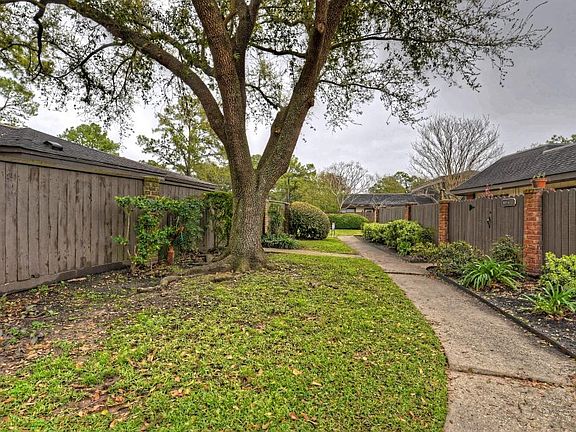 3rd image of 5315 Pinewilde Dr #23-D