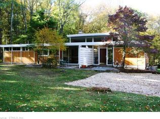 56 Hunting Hill Rd, Woodbridge, CT 06525