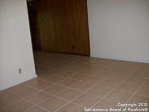 4th image of 10414 Greenbay