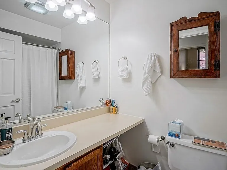 60 Gibson St #103 — Photo 7