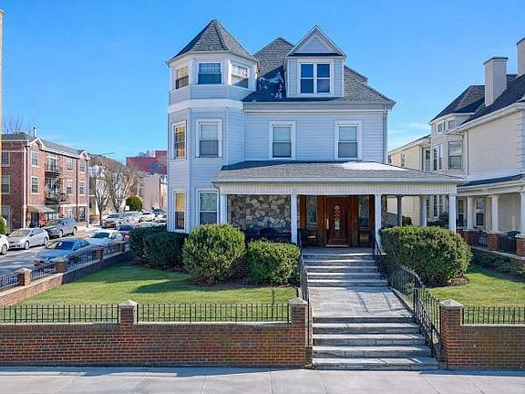 4th image of 6801 Ridge Blvd