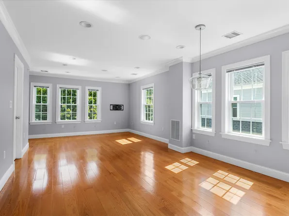 143 Williams St #3, Jamaica Plain, MA 02130