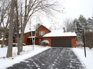29 Pine Brook Cir, Penfield, NY 14526
