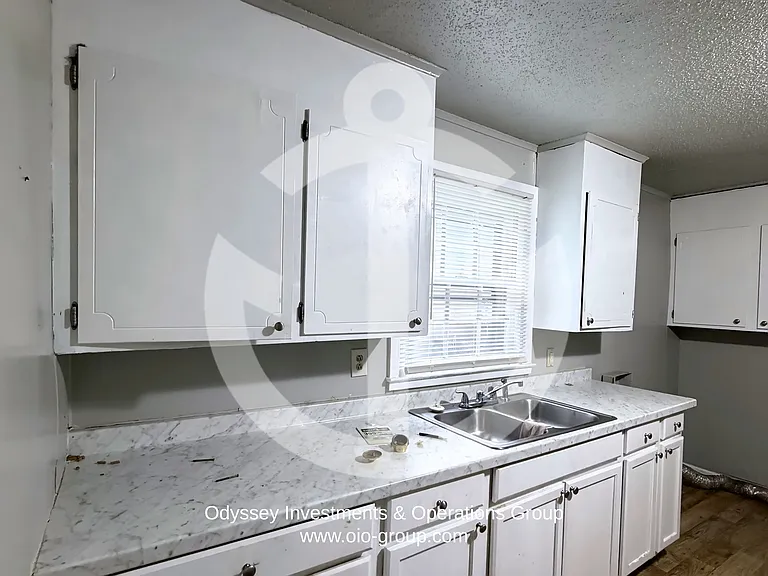 501 W Harrison Ave — Photo 5
