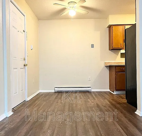 1919 W Alexis Rd — Photo 2