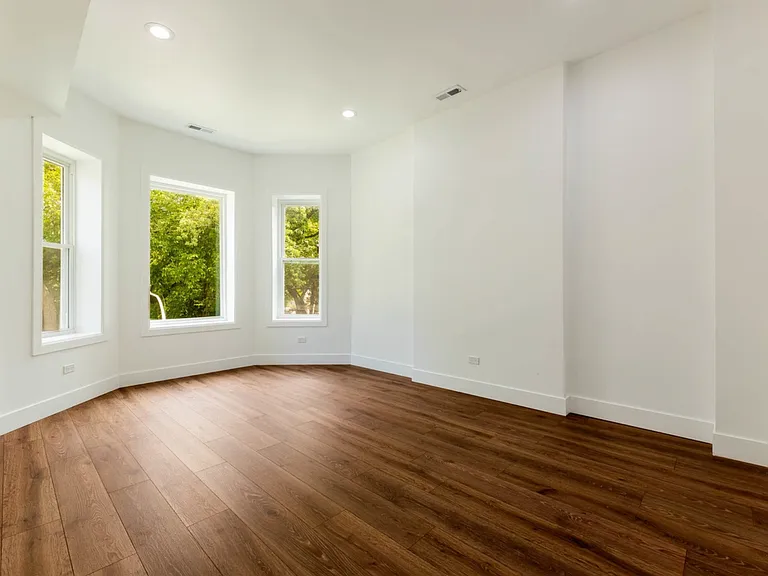 1421 E 69th Pl #1A — Photo 9