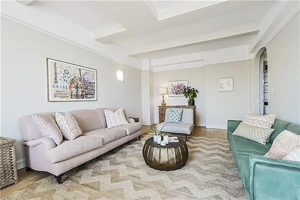 Sold by Avenue Sotheby's International Realty | media 8