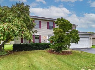 1485 Powder Horn Dr, Algonquin, IL 60102
