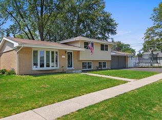 358 Keepataw Dr, Lemont, IL 60439