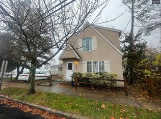 35 Oldwood Rd #1, Pt Washington, NY 11050