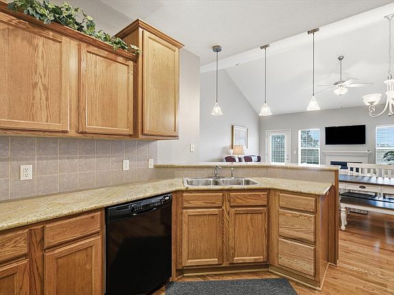 5th image of 120 Residence Lane #2 BLDG 6
