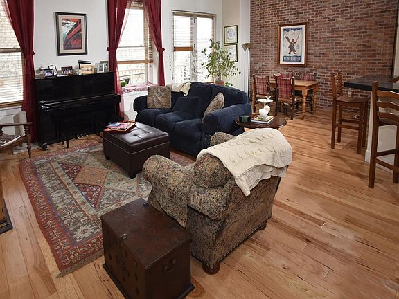 2nd image of 1143 Capitol St #204