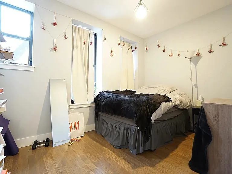 1684 Gates Ave #3L — Photo 4