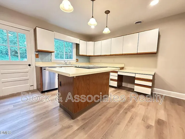 2667 Davis St — Photo 9