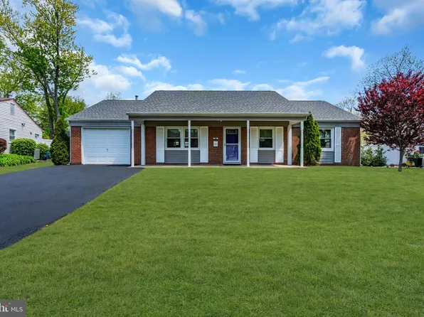 28 Norman Ln, Willingboro, NJ 08046