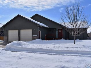 105 E Walnut St, Harrisburg, SD 57032