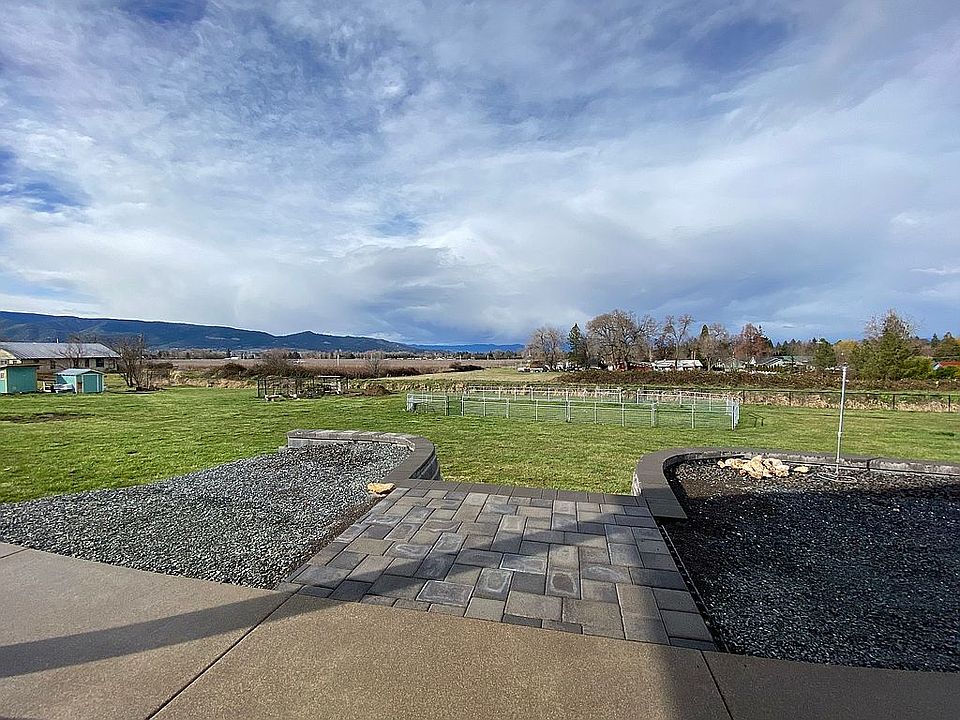 View of valley & Table Rocks