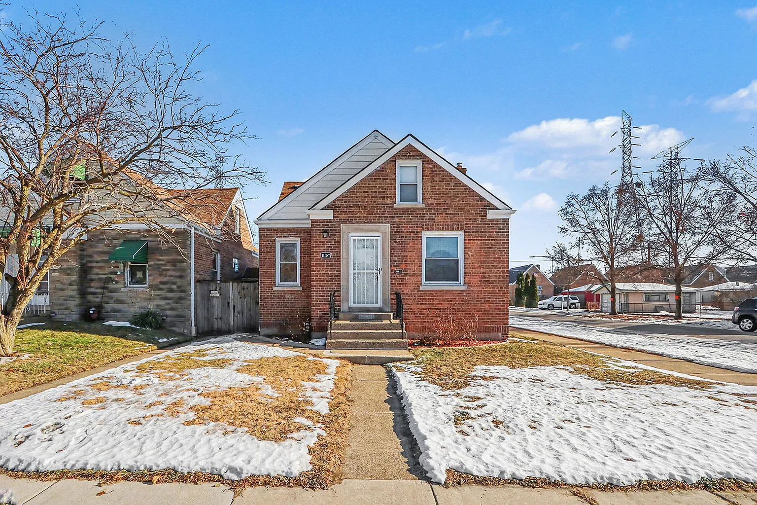 11057 S Avenue B photo 1