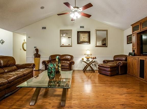 5th image of 4662 Essex Ct