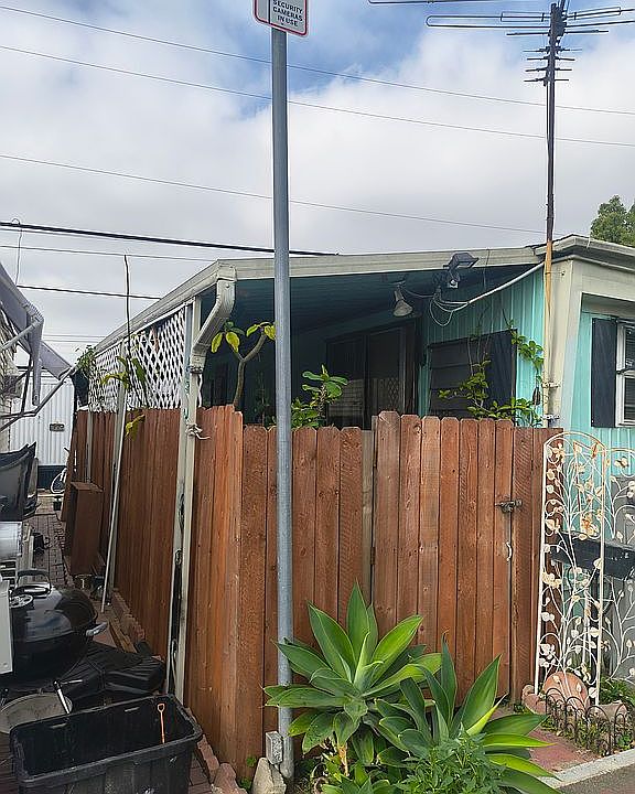 2nd image of 9113 Rosecrans Ave
