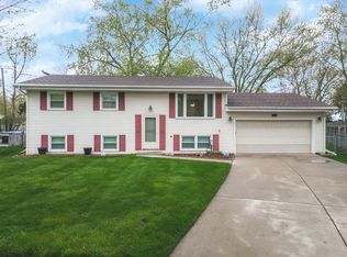 1324 Rutledge Rd, Bloomington, IL 61704