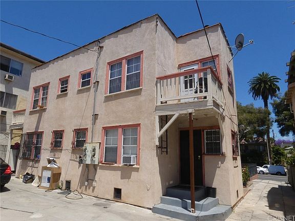 3rd image of 521 N Heliotrope Dr